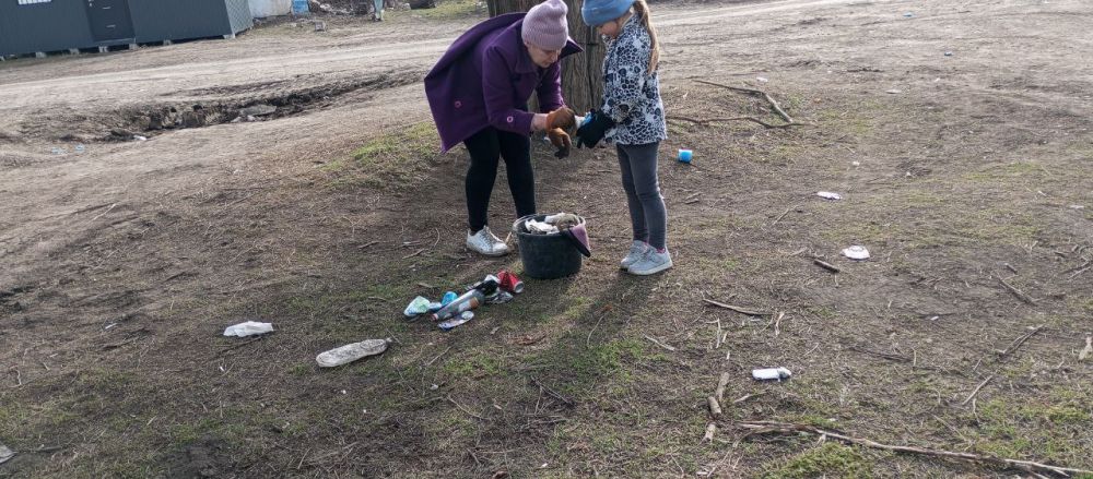 15.03.2025 г. МБУ "Зачатовский СДК" совместно с Зачатовской библиотекой и участниками клубных формирований провели первый субботник 15.03.2025 г. МБУ "Зачатовский СДК" совместно с Зачатовской библиотекой и участниками клубных формирований провели первый субботник