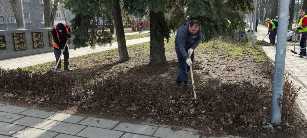 Виктория Жукова: В рамках проведения Республиканского субботника, организованного администрацией городского округа Харзызск, шеф регион (Нижегородская область) принял активное участие Виктория Жукова: В рамках проведения Республиканского субботника, организованного администрацией городского округа Харзызск, шеф регион (Нижегородская область) принял активное участие