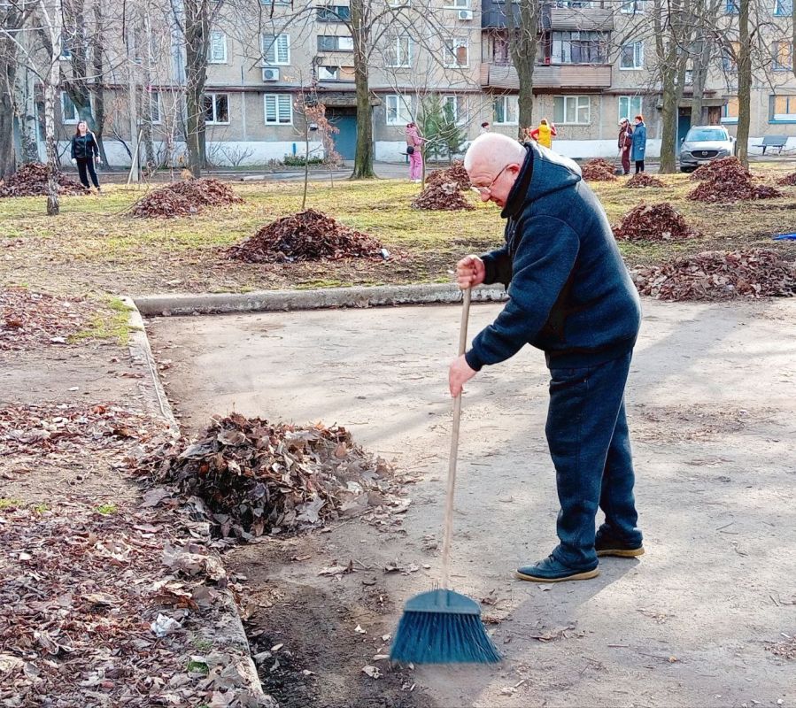 Наталья Бегуненко: Субботник Управы Петровского внутригородского района Администрации городского округа Донецк Наталья Бегуненко: Субботник Управы Петровского внутригородского района Администрации городского округа Донецк