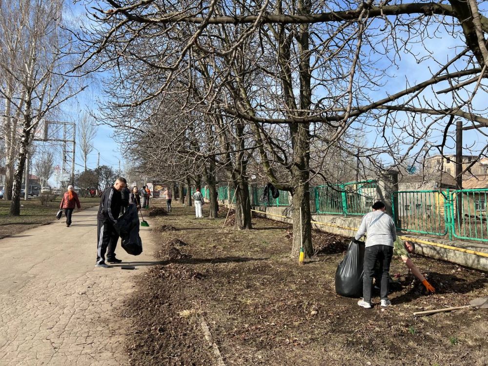 В Ленинском районе г. Донецка активно проходят субботники В Ленинском районе г. Донецка активно проходят субботники