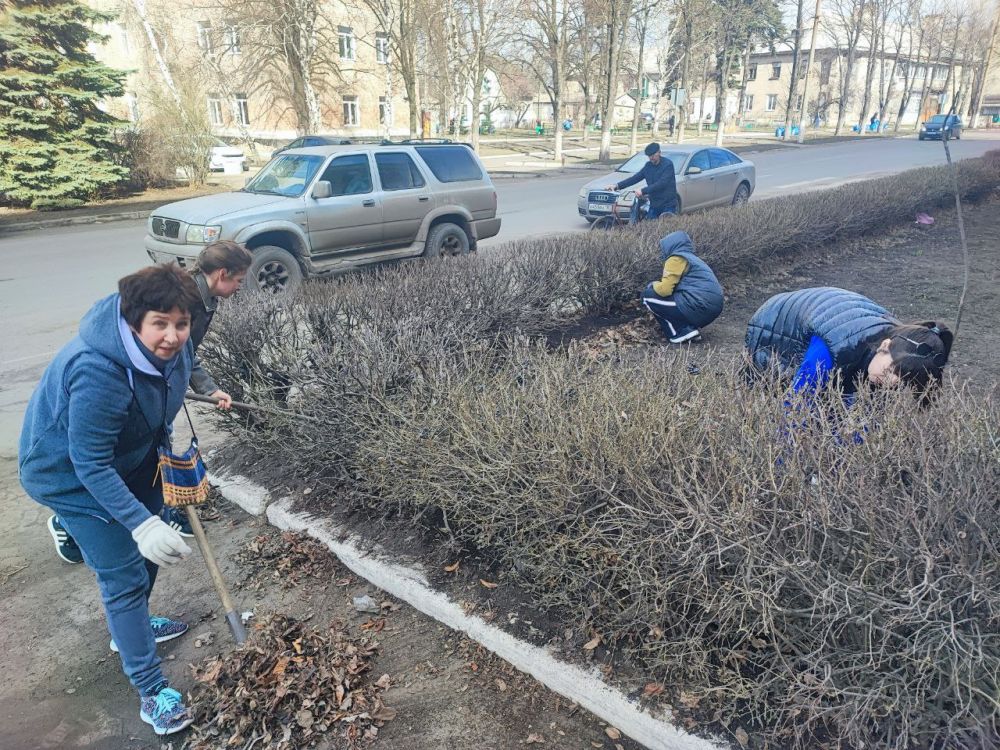 Городской округ Дебальцево принимает активное участие в общереспубликанском субботнике Городской округ Дебальцево принимает активное участие в общереспубликанском субботнике