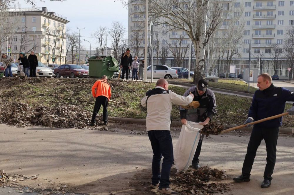 Мариупольский русский драматический театр присоединился к республиканскому субботнику! Мариупольский русский драматический театр присоединился к республиканскому субботнику!