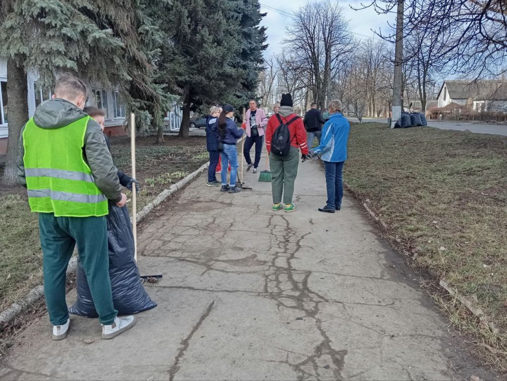 ГБУ ДНР "Городская Стоматологическая Поликлиника г. Харцызска приняла участие в Республиканском субботнике своим дружным коллективом ГБУ ДНР "Городская Стоматологическая Поликлиника г. Харцызска приняла участие в Республиканском субботнике своим дружным коллективом