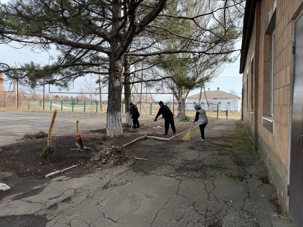 Ялтинский Дом культуры принял участие в общереспубликанском субботнике Ялтинский Дом культуры принял участие в общереспубликанском субботнике