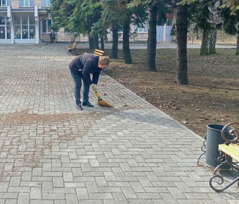 Депутаты и аппарат Ясиноватского муниципального совета приняли участие в Общереспубликанском субботнике Депутаты и аппарат Ясиноватского муниципального совета приняли участие в Общереспубликанском субботнике