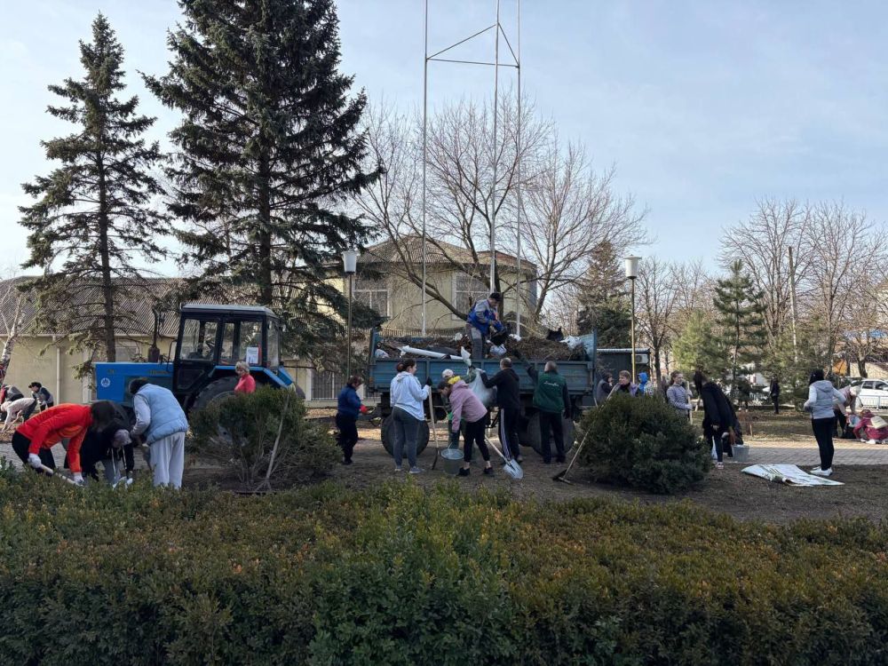 Во исполнение поручения Главы Донецкой Народной Республики Дениса Владимировича Пушилина вместе с Министром культуры Донецкой Народной Республики Желтяковым М. В. и трудовыми коллективами принял участие в общереспубликанском... Во исполнение поручения Главы Донецкой Народной Республики Дениса Владимировича Пушилина вместе с Министром культуры Донецкой Народной Республики Желтяковым М. В. и трудовыми коллективами принял участие в общереспубликанском...