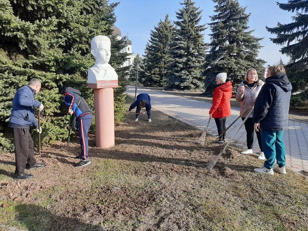 15 марта ГБОУ «Урзуфская школа Мангушского м.о.» приняла участие в общереспубликанском субботнике 2025 года 15 марта ГБОУ «Урзуфская школа Мангушского м.о.» приняла участие в общереспубликанском субботнике 2025 года