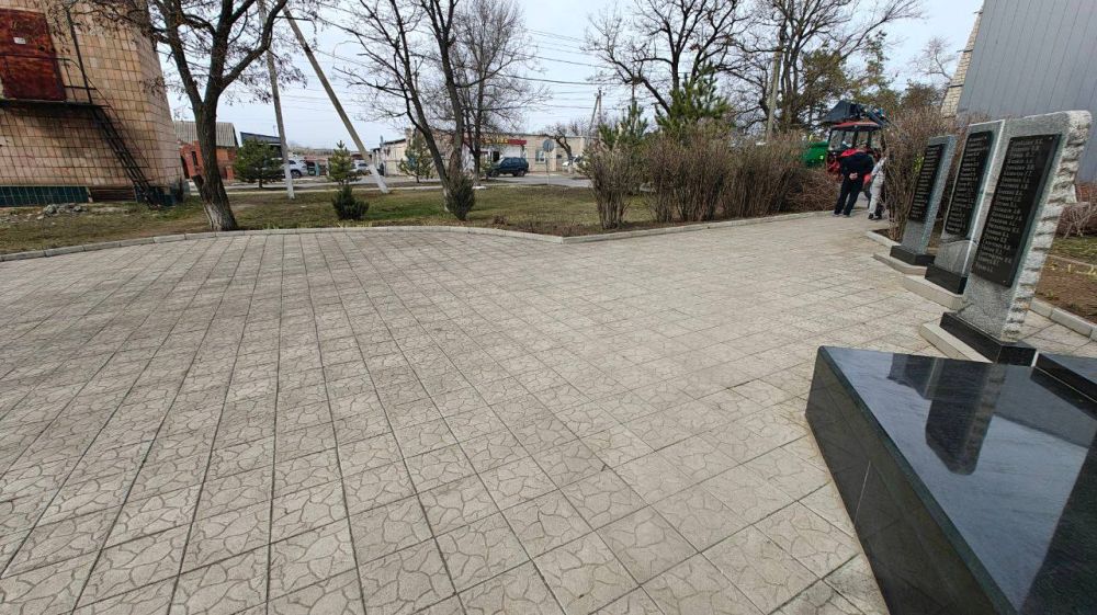 Клиентская служба (на правах отдела) в Першотравневом районе Отделения Фонда пенсионного и социального страхования Российской Федерации по Донецкой Народной Республике приняла активное участие в общереспубликанском субботнике Клиентская служба (на правах отдела) в Першотравневом районе Отделения Фонда пенсионного и социального страхования Российской Федерации по Донецкой Народной Республике приняла активное участие в общереспубликанском субботнике