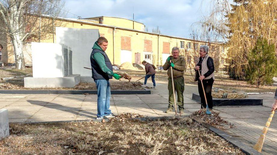 Ольга Колударова: В Старобешево принял участие в Общереспубликанском субботнике Ольга Колударова: В Старобешево принял участие в Общереспубликанском субботнике