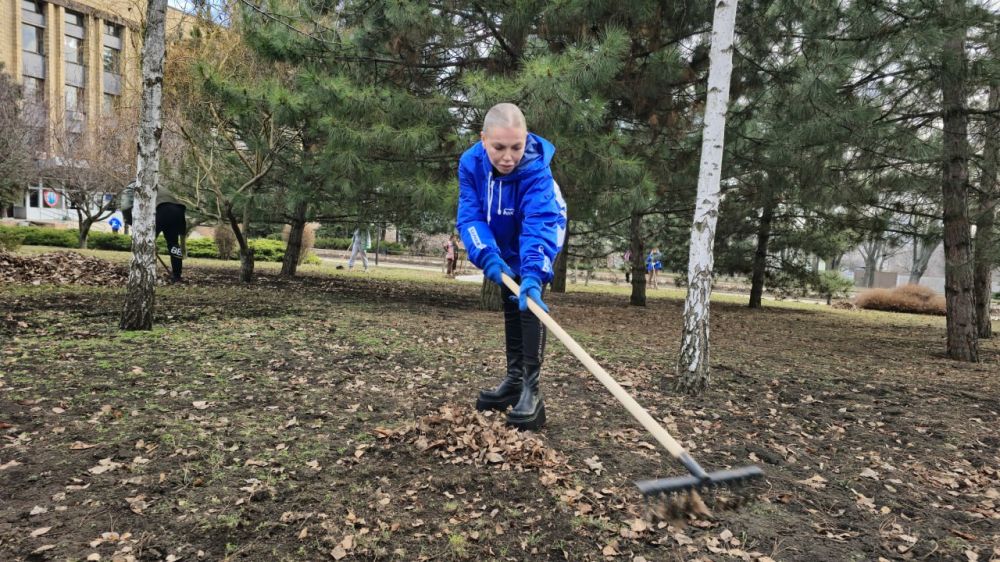 Иван Адамец: Сотрудники Управы Куйбышевского внутригородского района совместно с работниками «Зеленстроя» с огромным энтузиазмом приняли участие в первом весеннем общереспубликанском субботнике Иван Адамец: Сотрудники Управы Куйбышевского внутригородского района совместно с работниками «Зеленстроя» с огромным энтузиазмом приняли участие в первом весеннем общереспубликанском субботнике