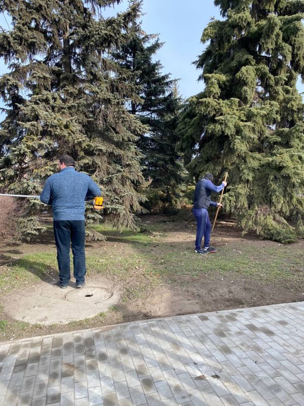 Коллектив Урзуфского Дома культуры принял активное участие в общереспубликанском субботнике Коллектив Урзуфского Дома культуры принял активное участие в общереспубликанском субботнике