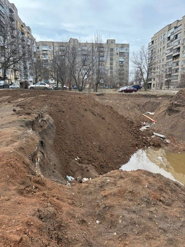 Виктория Жукова: Подрядчики шефа региона Нижегородской области тоже на субботнике! Помогают засыпать котлован на Чумака, после усадки почвы, будет установлен колодец ГП Вода Донбасса Виктория Жукова: Подрядчики шефа региона Нижегородской области тоже на субботнике! Помогают засыпать котлован на Чумака, после усадки почвы, будет установлен колодец ГП Вода Донбасса