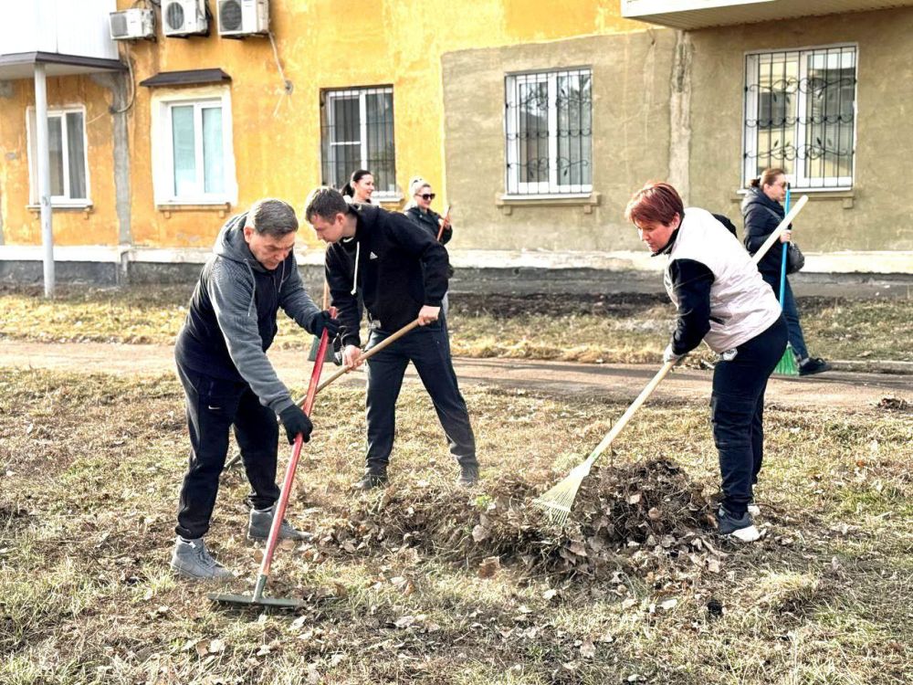 Елена Рязанцева: Первый весенний субботник: сотрудники предприятий и учреждений Пролетарского района вышли на уборку территории Елена Рязанцева: Первый весенний субботник: сотрудники предприятий и учреждений Пролетарского района вышли на уборку территории