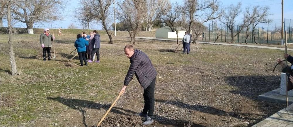 Сегодня коллектив ГБОУ «Ялтинской школы №2 Мангушского м.о.» присоединился к первому общереспубликанскому субботнику по благоустройству и санитарной очистке Сегодня коллектив ГБОУ «Ялтинской школы №2 Мангушского м.о.» присоединился к первому общереспубликанскому субботнику по благоустройству и санитарной очистке