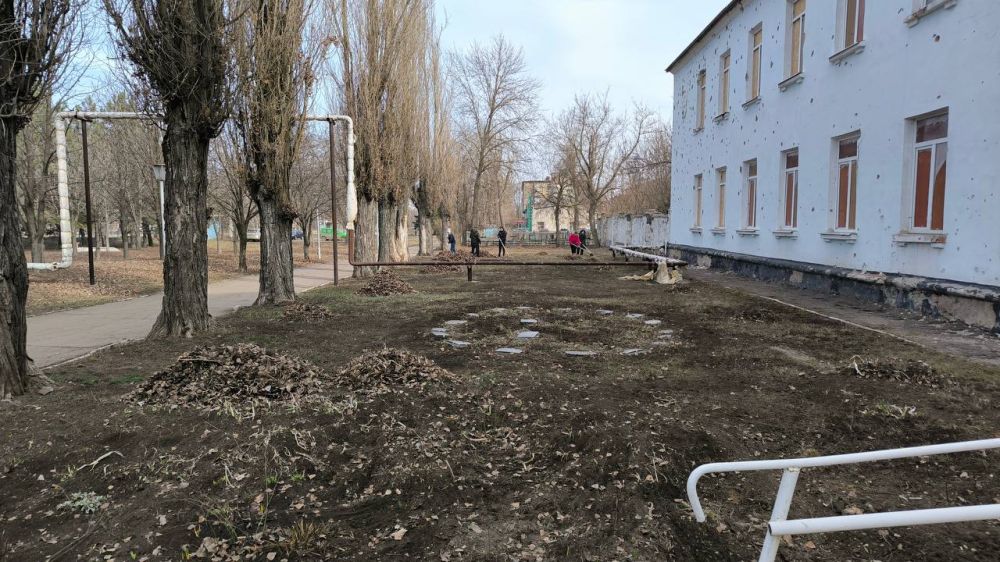 ГБПОУ «Ясиноватский техникум машиностроения и транспорта» на субботнике! ГБПОУ «Ясиноватский техникум машиностроения и транспорта» на субботнике!
