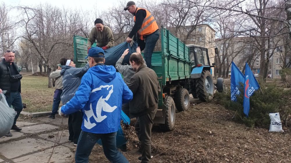 Елена Синецкая: Сегодня, 15 марта, в рамках проведения Общереспубликанского субботника по благоустройству и наведению санитарного порядка, сотрудники Управы Калининского внутригородского района провели субботник в сквере... Елена Синецкая: Сегодня, 15 марта, в рамках проведения Общереспубликанского субботника по благоустройству и наведению санитарного порядка, сотрудники Управы Калининского внутригородского района провели субботник в сквере...
