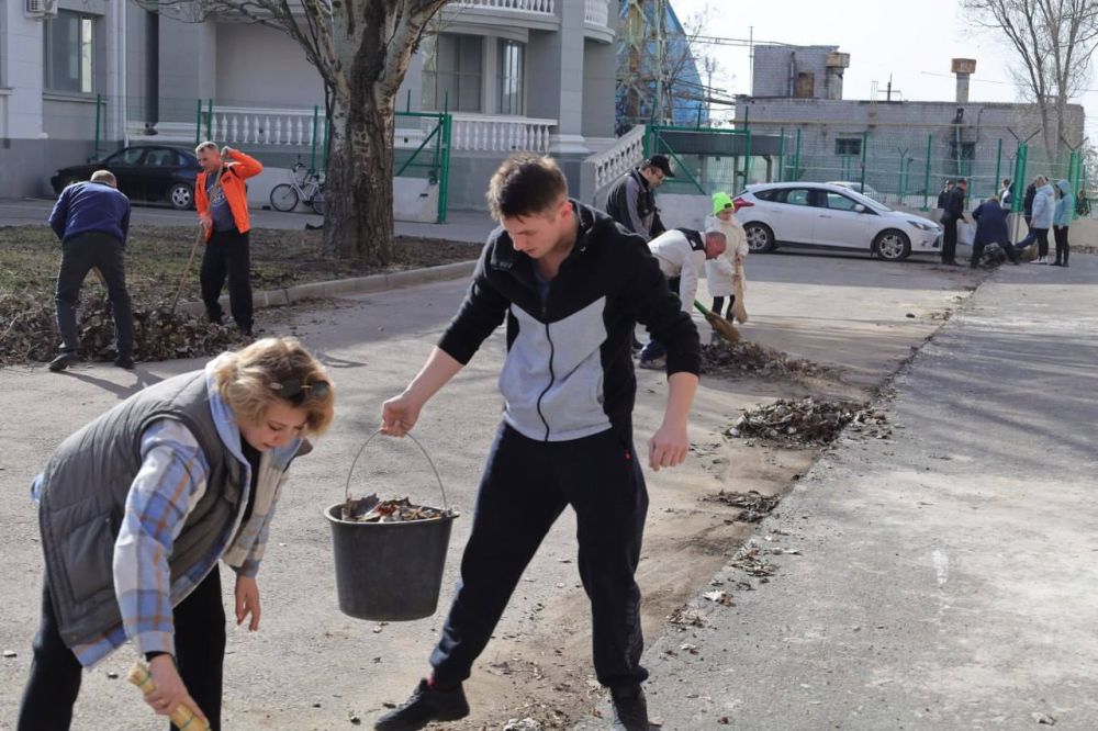 Мариупольский русский драматический театр присоединился к республиканскому субботнику! Мариупольский русский драматический театр присоединился к республиканскому субботнику!