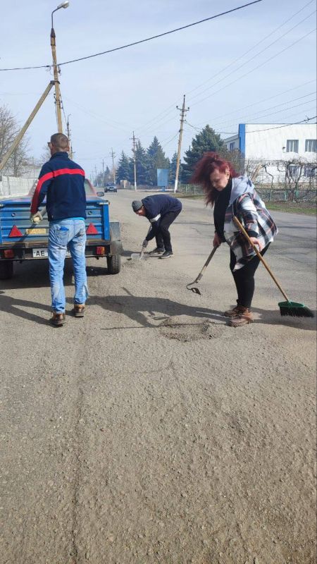 Работники Камышеватского СДК приняли участие в общереспубликанском субботнике Работники Камышеватского СДК приняли участие в общереспубликанском субботнике