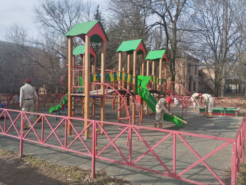 Молодежь Ждановки приняла участие в общереспубликанском субботнике Молодежь Ждановки приняла участие в общереспубликанском субботнике