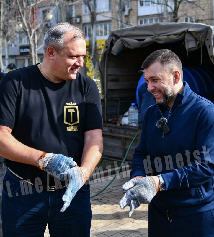 Алексей Кулемзин: Донецк принял участие в первом общереспубликанском субботнике, который прошел во всех районах нашего города Алексей Кулемзин: Донецк принял участие в первом общереспубликанском субботнике, который прошел во всех районах нашего города