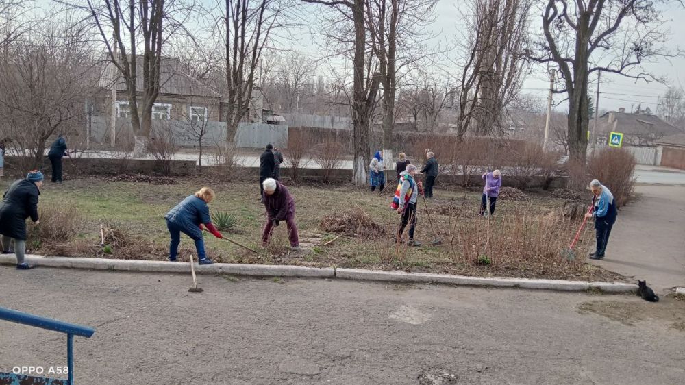 Сегодня краснолиманцы активно приняли участие в общереспубликанском субботнике, который объявлен Главой Донецкой Народной Республики Денисом Владимировичем Пушилиным Сегодня краснолиманцы активно приняли участие в общереспубликанском субботнике, который объявлен Главой Донецкой Народной Республики Денисом Владимировичем Пушилиным