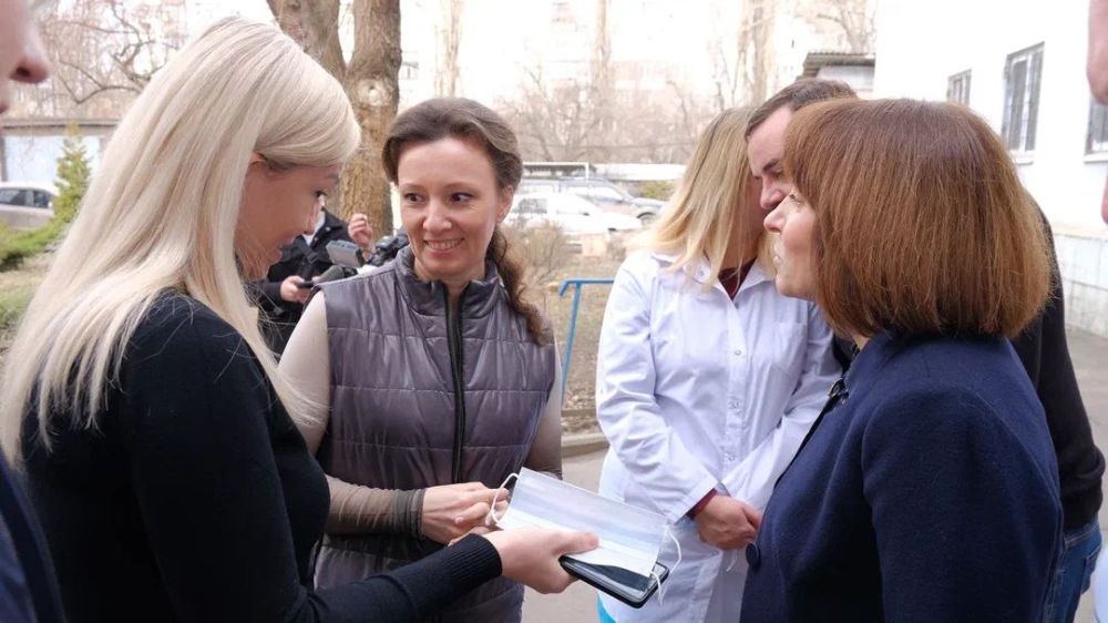 Анна Кузнецова: С руководством детского клинического центра медицинской реабилитации Донецка договорились о дополнительной помощи маленьким пациентам Анна Кузнецова: С руководством детского клинического центра медицинской реабилитации Донецка договорились о дополнительной помощи маленьким пациентам