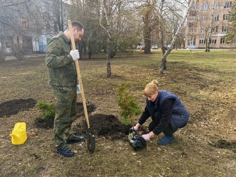 Министр транспорта ДНР Александр Бондаренко, ВРИП главы Ясиноватского муниципального округа Александр Пеняев, Ясиноватский межрайонный прокурор Иван Китик, первый заместитель главы администрации Ясиноватского муниципального... Министр транспорта ДНР Александр Бондаренко, ВРИП главы Ясиноватского муниципального округа Александр Пеняев, Ясиноватский межрайонный прокурор Иван Китик, первый заместитель главы администрации Ясиноватского муниципального...