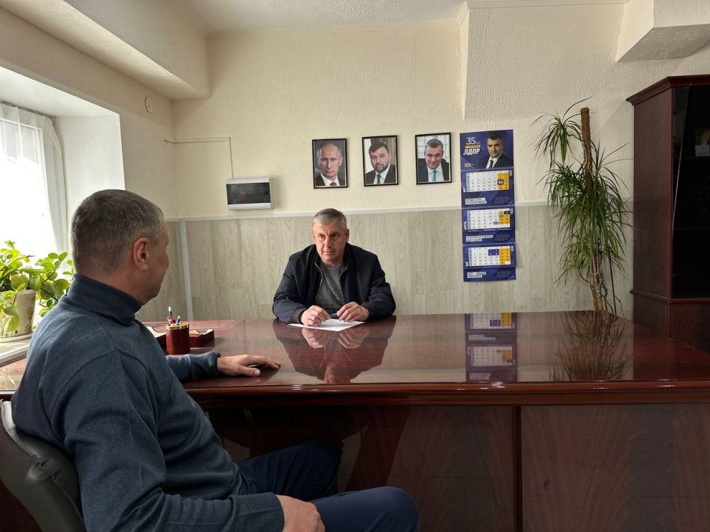 Андрей Крамар: Провёл в Енакиево Всероссийский приём граждан по инициативе Леонида Эдуардовича Слуцкого совместно с депутатами Енакиевского городского совета Сергеем Владимировичем Быковским и Сергеем Александровичем... Андрей Крамар: Провёл в Енакиево Всероссийский приём граждан по инициативе Леонида Эдуардовича Слуцкого совместно с депутатами Енакиевского городского совета Сергеем Владимировичем Быковским и Сергеем Александровичем...