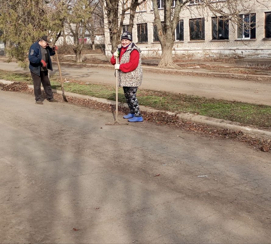 15.03.2025 г. МБУ "Зачатовский СДК" совместно с Зачатовской библиотекой и участниками клубных формирований провели первый субботник 15.03.2025 г. МБУ "Зачатовский СДК" совместно с Зачатовской библиотекой и участниками клубных формирований провели первый субботник