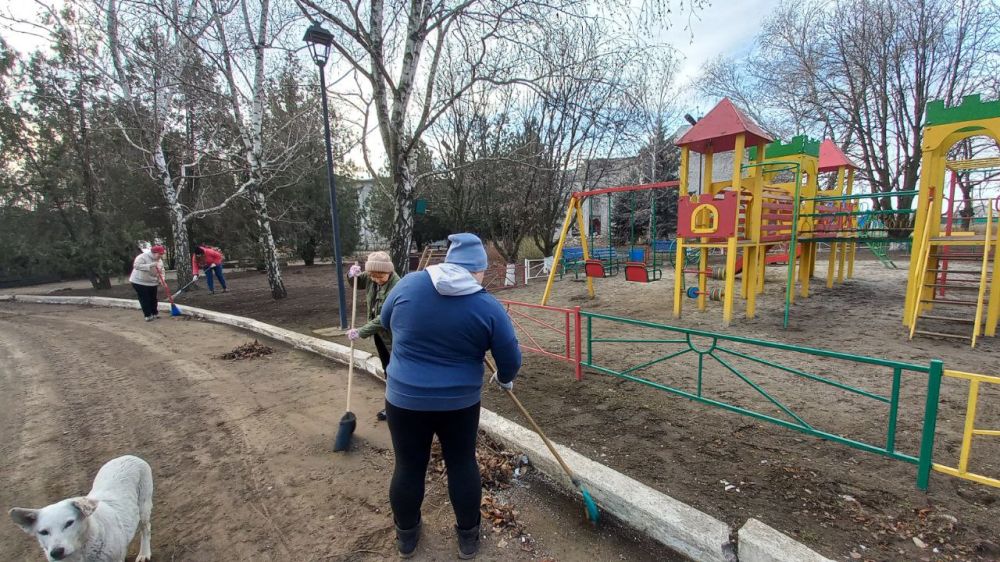 МБУ "Степнянский ДК ". марта , сотрудники Дома культуры и сельской библиотеки приняли участие в республиканском субботнике! Приведя в порядок прилегающую территорию Дома культуры, активно участвовали в уборке центра... МБУ "Степнянский ДК ". марта , сотрудники Дома культуры и сельской библиотеки приняли участие в республиканском субботнике! Приведя в порядок прилегающую территорию Дома культуры, активно участвовали в уборке центра...