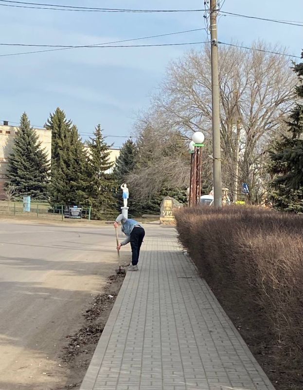 Коллектив Урзуфского Дома культуры принял активное участие в общереспубликанском субботнике Коллектив Урзуфского Дома культуры принял активное участие в общереспубликанском субботнике