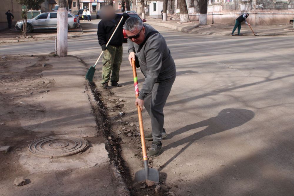 Сегодня краснолиманцы активно приняли участие в общереспубликанском субботнике, который объявлен Главой Донецкой Народной Республики Денисом Владимировичем Пушилиным Сегодня краснолиманцы активно приняли участие в общереспубликанском субботнике, который объявлен Главой Донецкой Народной Республики Денисом Владимировичем Пушилиным