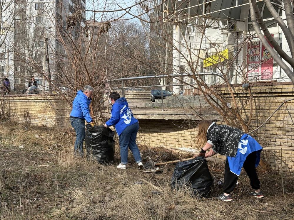 Сегодня, во всех уголках Ленинского района города Донецка проводятся массовые субботники Сегодня, во всех уголках Ленинского района города Донецка проводятся массовые субботники