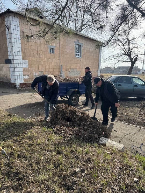 Ялтинский Дом культуры принял участие в общереспубликанском субботнике Ялтинский Дом культуры принял участие в общереспубликанском субботнике