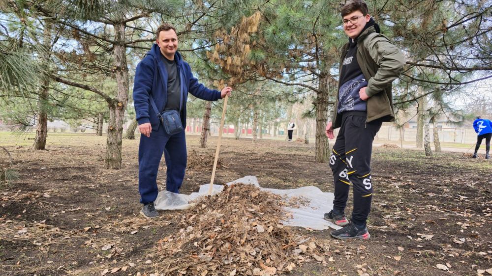 Иван Адамец: Сотрудники Управы Куйбышевского внутригородского района совместно с работниками «Зеленстроя» с огромным энтузиазмом приняли участие в первом весеннем общереспубликанском субботнике Иван Адамец: Сотрудники Управы Куйбышевского внутригородского района совместно с работниками «Зеленстроя» с огромным энтузиазмом приняли участие в первом весеннем общереспубликанском субботнике