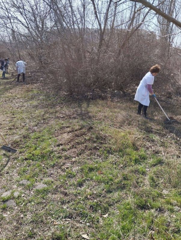 Виктория Жукова: Сотрудники центральной городской больницы городского округа Харцызск активно поддержали Республиканский субботник, продемонстрировав свою гражданскую позицию и приверженность чистоте и благоустройству... Виктория Жукова: Сотрудники центральной городской больницы городского округа Харцызск активно поддержали Республиканский субботник, продемонстрировав свою гражданскую позицию и приверженность чистоте и благоустройству...