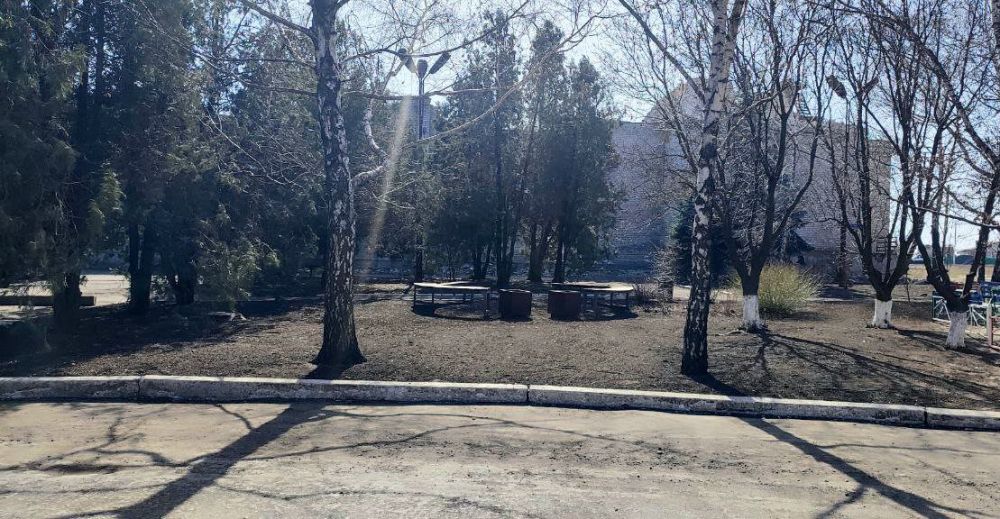 МБУ "Степнянский ДК ". марта , сотрудники Дома культуры и сельской библиотеки приняли участие в республиканском субботнике! Приведя в порядок прилегающую территорию Дома культуры, активно участвовали в уборке центра... МБУ "Степнянский ДК ". марта , сотрудники Дома культуры и сельской библиотеки приняли участие в республиканском субботнике! Приведя в порядок прилегающую территорию Дома культуры, активно участвовали в уборке центра...