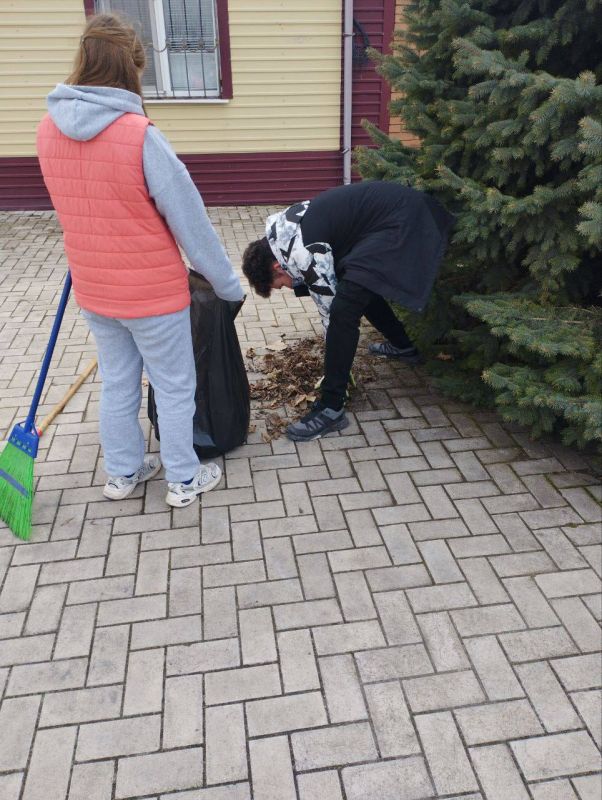 Сотрудники Белосарайского сельского клуба приняли участие в общереспубликанском субботнике Сотрудники Белосарайского сельского клуба приняли участие в общереспубликанском субботнике