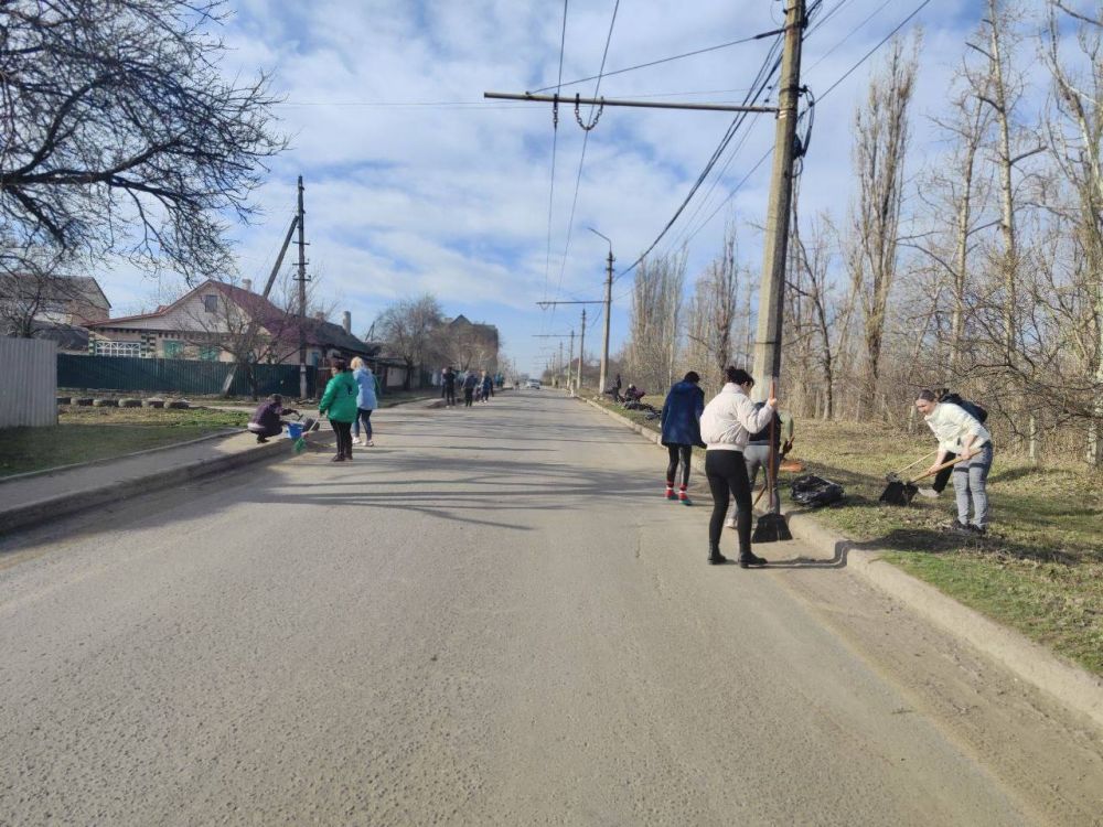 Виктория Жукова: Сотрудники центральной городской больницы городского округа Харцызск активно поддержали Республиканский субботник, продемонстрировав свою гражданскую позицию и приверженность чистоте и благоустройству... Виктория Жукова: Сотрудники центральной городской больницы городского округа Харцызск активно поддержали Республиканский субботник, продемонстрировав свою гражданскую позицию и приверженность чистоте и благоустройству...