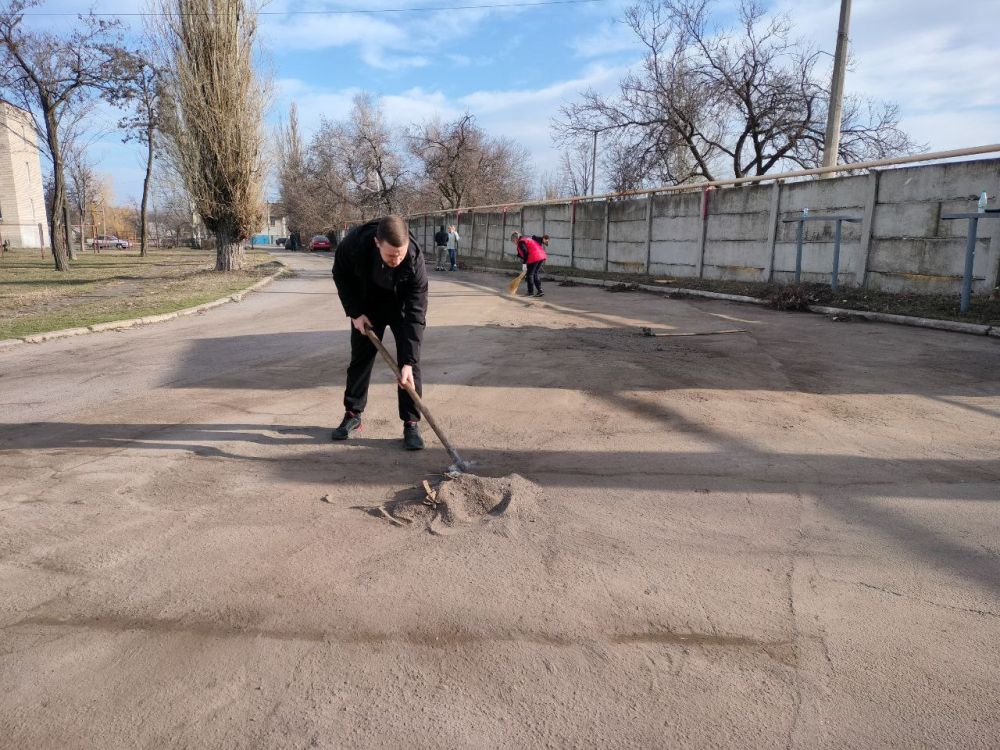Субботник "Чистый город" в рамках проекта ГосСтарт "Доброслужащий" Субботник "Чистый город" в рамках проекта ГосСтарт "Доброслужащий"