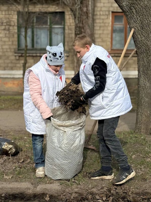 Первый Республиканский субботник в городском округе Харцызск стал ярким событием, объединившим сотни неравнодушных жителей Первый Республиканский субботник в городском округе Харцызск стал ярким событием, объединившим сотни неравнодушных жителей