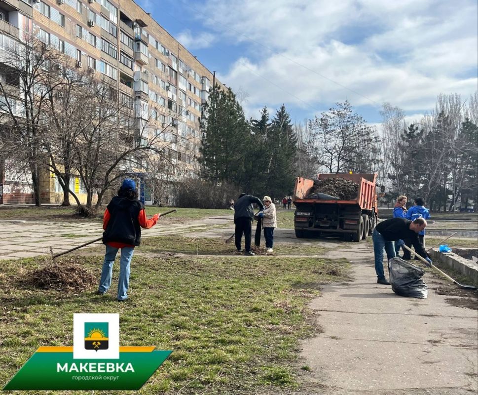 Жители Макеевки приняли участие в общереспубликанском субботнике Жители Макеевки приняли участие в общереспубликанском субботнике