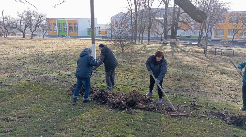 Сегодня коллектив ГБОУ «Ялтинской школы №2 Мангушского м.о.» присоединился к первому общереспубликанскому субботнику по благоустройству и санитарной очистке Сегодня коллектив ГБОУ «Ялтинской школы №2 Мангушского м.о.» присоединился к первому общереспубликанскому субботнику по благоустройству и санитарной очистке