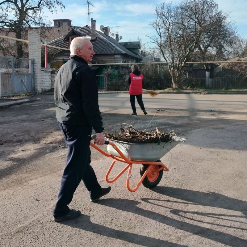 Субботник "Чистый город" в рамках проекта ГосСтарт "Доброслужащий" Субботник "Чистый город" в рамках проекта ГосСтарт "Доброслужащий"