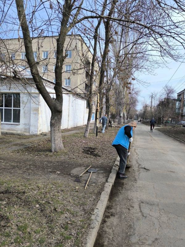 ГБПОУ «ЯСИНОВАТСКИЙ МНОГОПРОФИЛЬНЫЙ ТЕХНИКУМ» на субботнике! ГБПОУ «ЯСИНОВАТСКИЙ МНОГОПРОФИЛЬНЫЙ ТЕХНИКУМ» на субботнике!