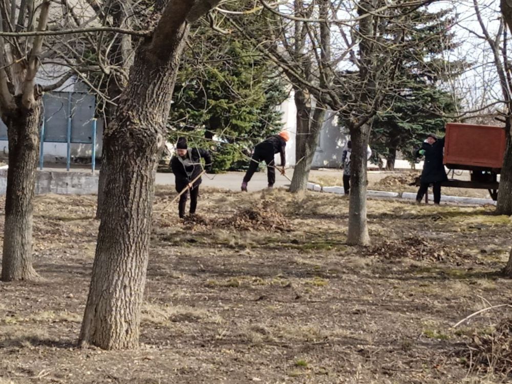 15 марта МБУ «Красновский СДК» совместно с Красновской сельской библиотекой, территориальным сектором и неравнодушными жителями села, а также их детьми, приняли участие во всерайонном субботнике Волновахского округа 15 марта МБУ «Красновский СДК» совместно с Красновской сельской библиотекой, территориальным сектором и неравнодушными жителями села, а также их детьми, приняли участие во всерайонном субботнике Волновахского округа
