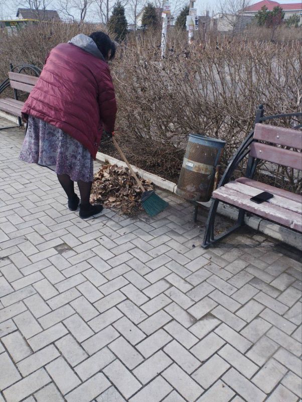 Сотрудники Белосарайского сельского клуба приняли участие в общереспубликанском субботнике Сотрудники Белосарайского сельского клуба приняли участие в общереспубликанском субботнике