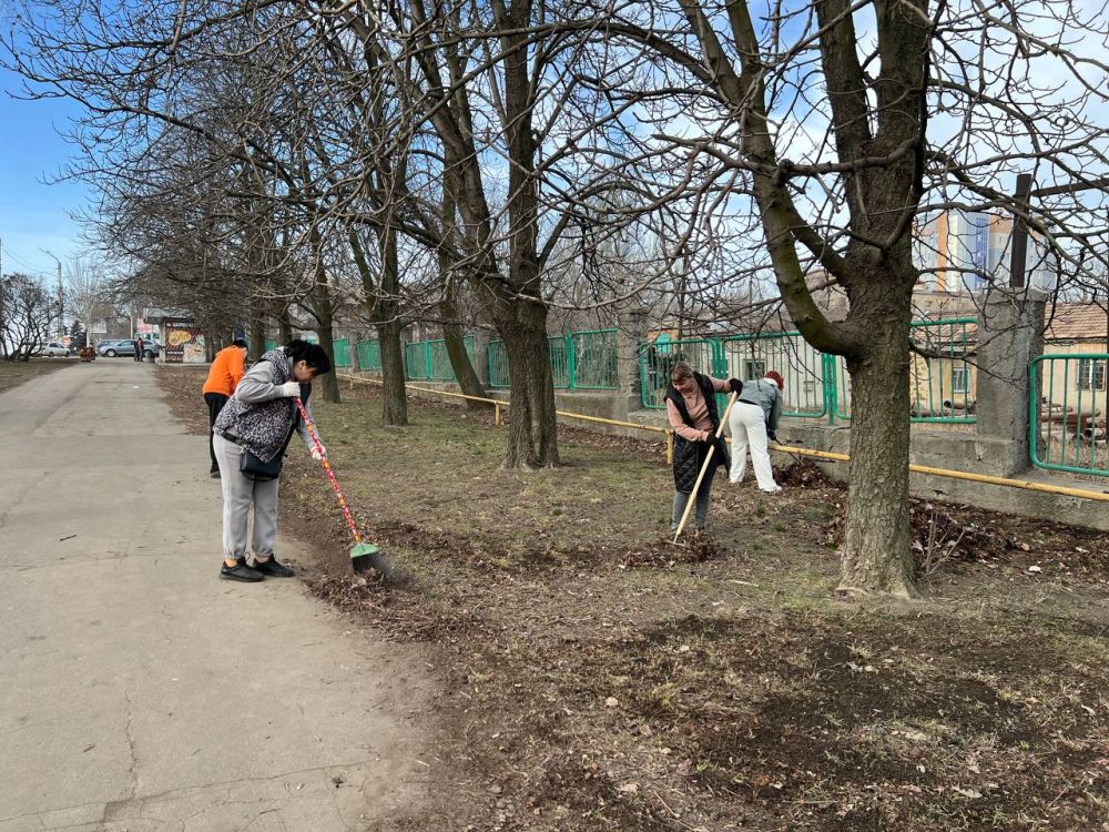 В Ленинском районе г. Донецка активно проходят субботники В Ленинском районе г. Донецка активно проходят субботники