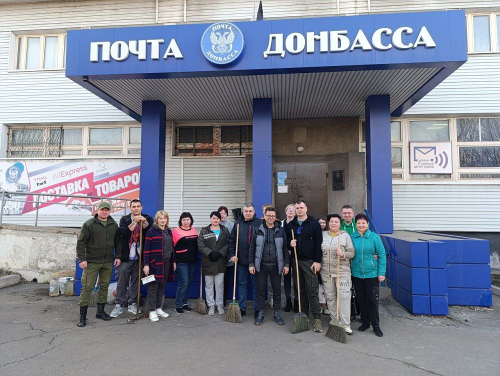 В Снежном состоялся Общереспубликанский субботник В Снежном состоялся Общереспубликанский субботник