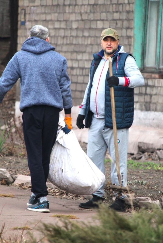 В Донецкой Народной Республике стартовал общереспубликанский месячник по благоустройству территории, который направлен на улучшение условий жизни и создание комфортной городской среды В Донецкой Народной Республике стартовал общереспубликанский месячник по благоустройству территории, который направлен на улучшение условий жизни и создание комфортной городской среды